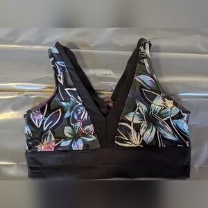 Betsy Johnson Performance Floral Top Medium